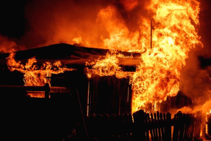 rosario-incendia-casa-con-marido