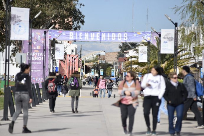 Feria-del-libro-3-691x460