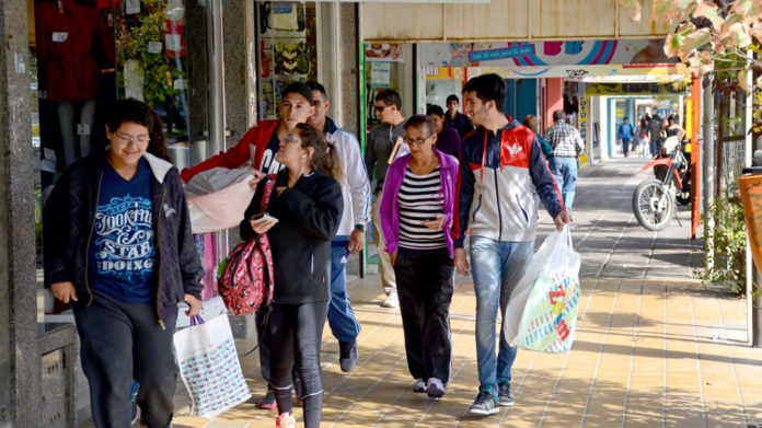 NEUQUEN-VENTAS-EN-LOS-COMERCIOS-EN-SEMANA-SANTA-MAUROPEREZ-DSC_9811