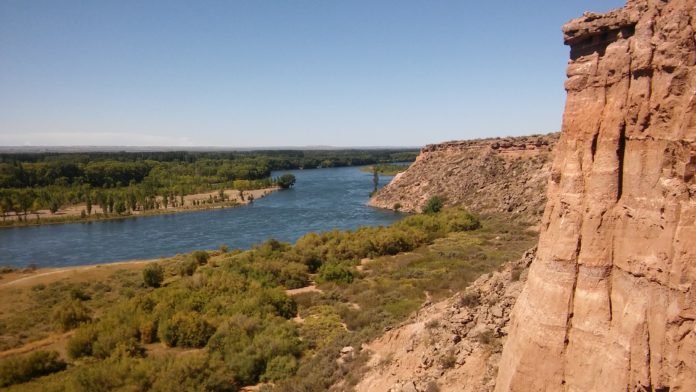 Vista_Río_Negro_-_Bardas_margen_sur_-_Cipolletti