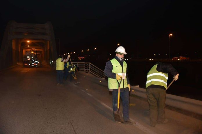 Limpieza-nocturna-puente-carretero-2