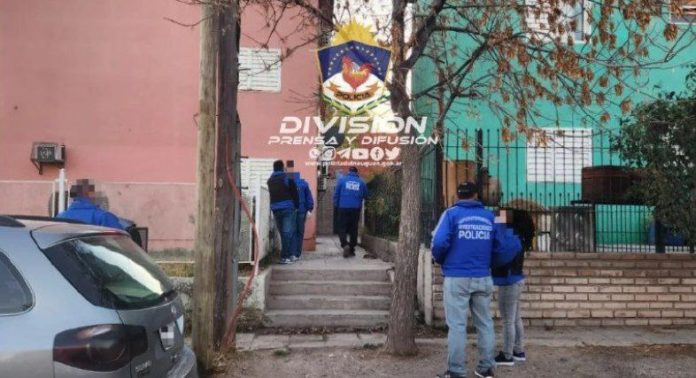 3 jovenes demorados