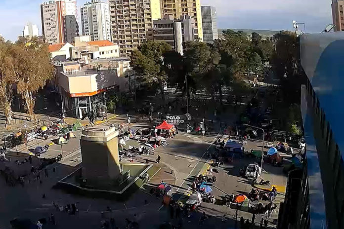 Acampe-en-el-Monumento-1