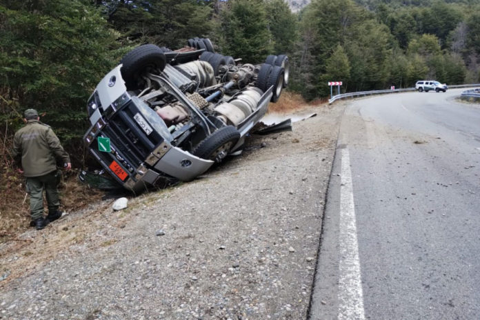 Camion-volcado-en-Villa-la-Angostura-Nitrogeno-Liquido-2 (1)