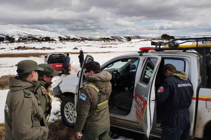 Vehiculo-de-Chile-atascado-en-la-nieve-1