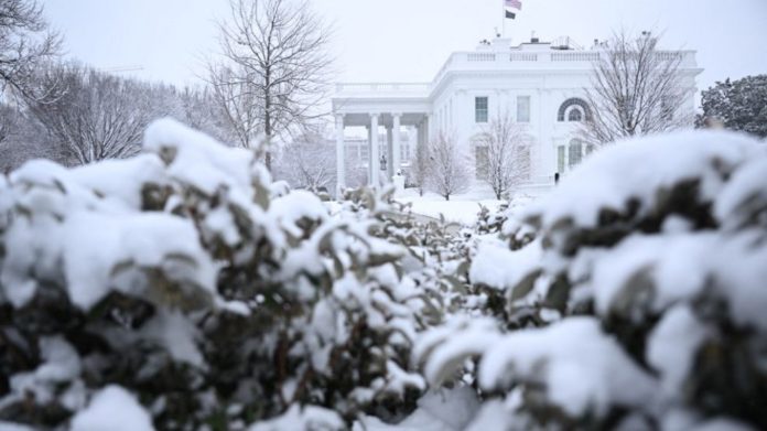 dramaticas-tormentas-de-nieve-azotan-a-estados-unidos-1741202