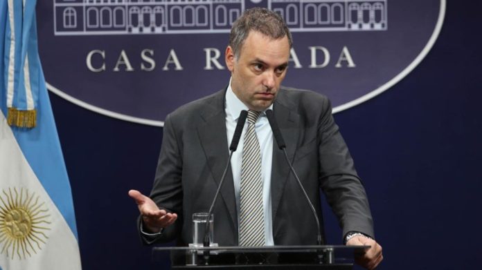 manuel-adorni-durante-su-conferencia-de-prensa-en-la-casa-rosada-1761765