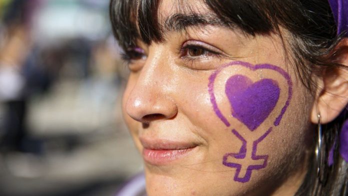 mujer.8m
