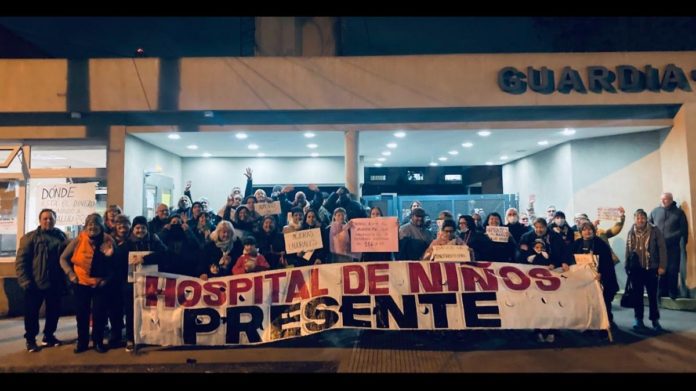 decreto-milei-limita-derecho-huelga-docentes-transportistas-personal-salud-1018204-112525