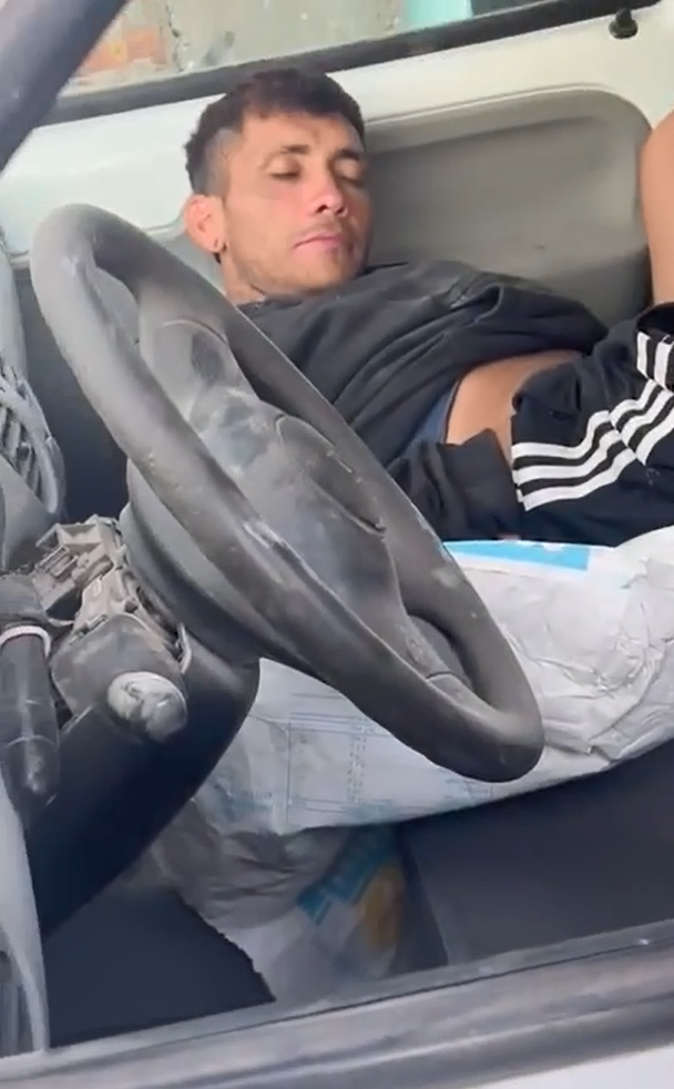 dormido en la camioneta